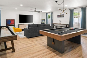 Sprawling Home with Heated Pool,Pickleball,Games Galore